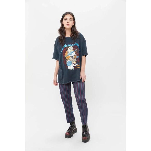 Urban Outfitters Women's X Metallica 1988 Tour Glitter Oversized Fit Tee T-Shirt - Picture 3 of 9